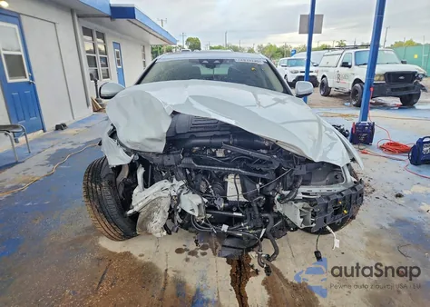 2018 Jaguar Xe Prestige z USA, uszkodzony, nr VIN SAJAE4FX7JCP26392